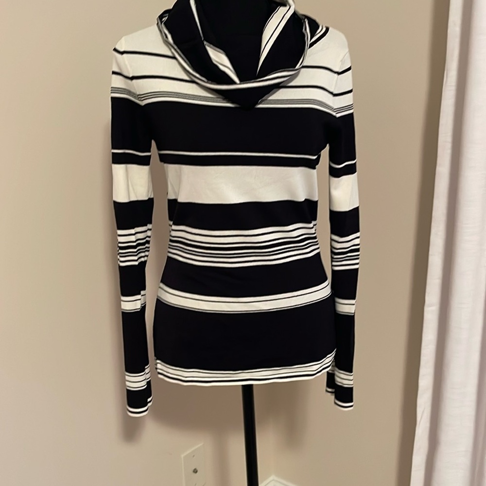 Episode striped seater